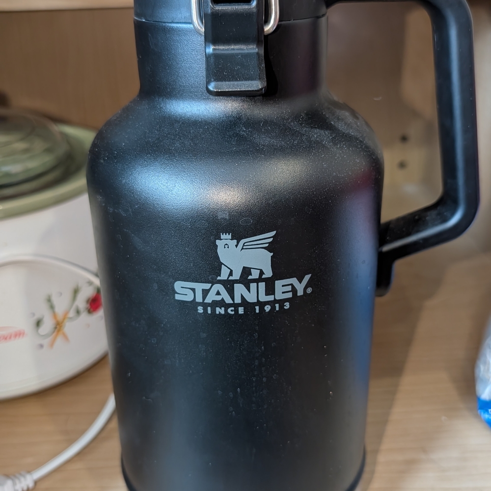 Stanley 64 Oz. Black Beverage Growler - new